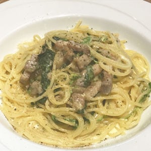 自家製ベーコンと季節野菜のクリームスパゲティ