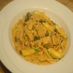 サーモンと季節野菜のトマトクリームスパゲティ